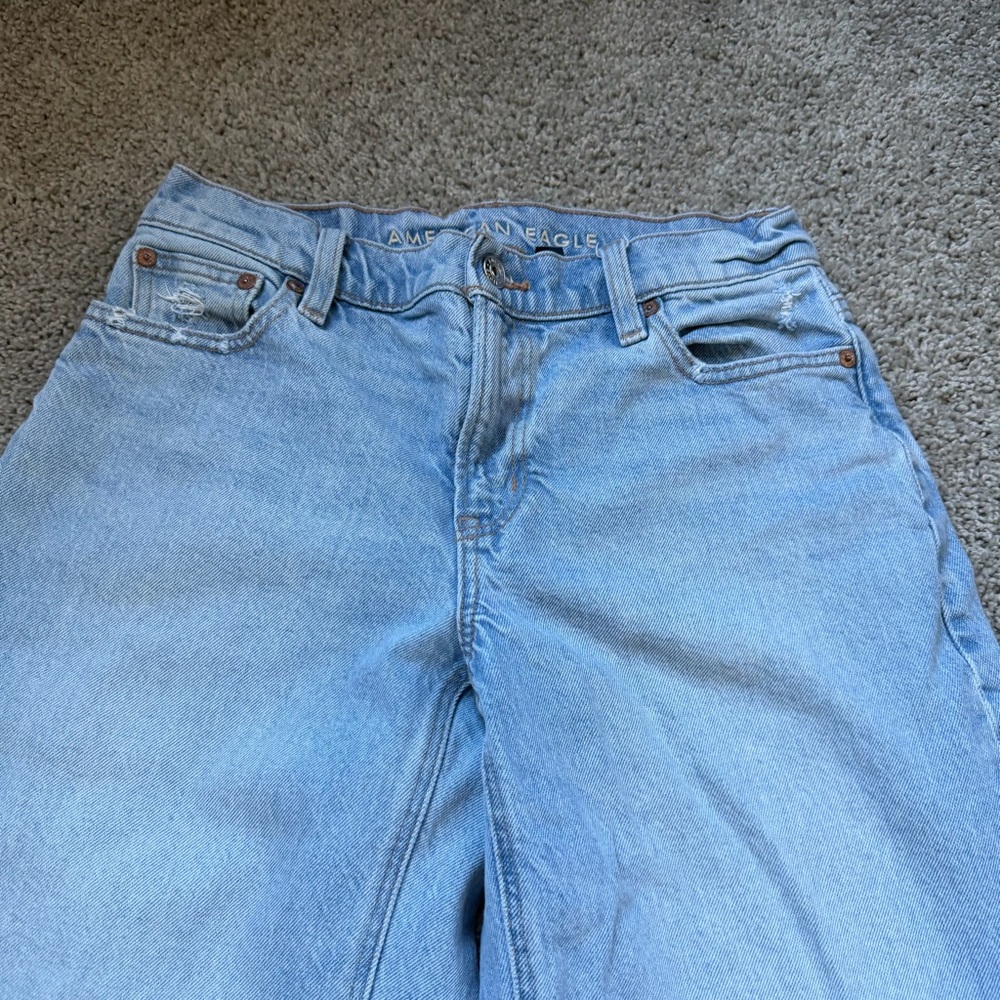 American Eagle Light Wash Barrel Jeans Size 0 - Picture 3 of 9